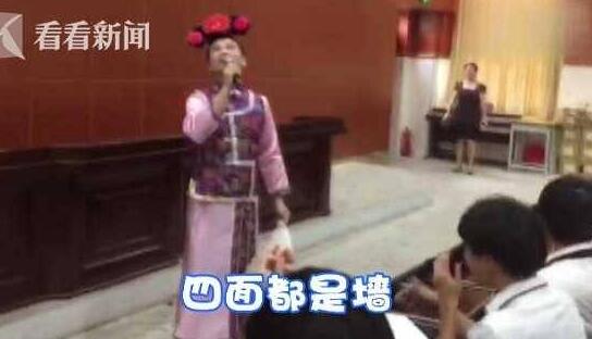 为高考生打气！男老师扮华妃笑翻了 