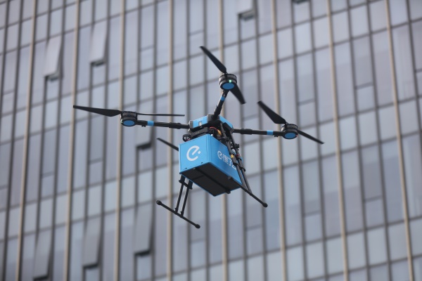 外卖无人机航线来啦！您订的外卖正飞往您家，请留意天空或到阳台自取