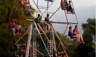 惨剧发生！印度摩天轮翻覆造成1死6伤 多人从高处跌落