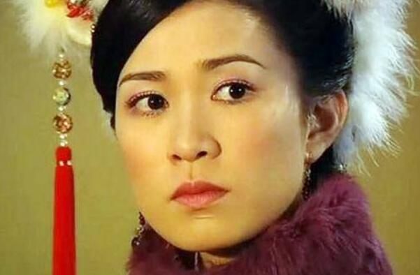 满脸的胶原蛋白！佘诗曼晒生日照片 已经43岁了就像是18岁一般