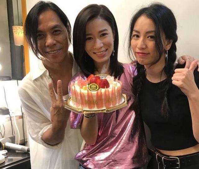 笑容甜美少女感十足！佘诗曼晒生日照片 你最喜欢佘诗曼那一部作品？ 