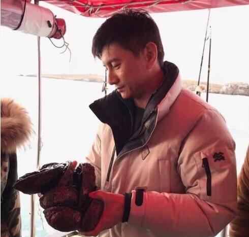 鲍鱼比脸大！吴奇隆刘诗诗海钓 网友新西兰偶遇吴奇隆刘诗诗夫妇