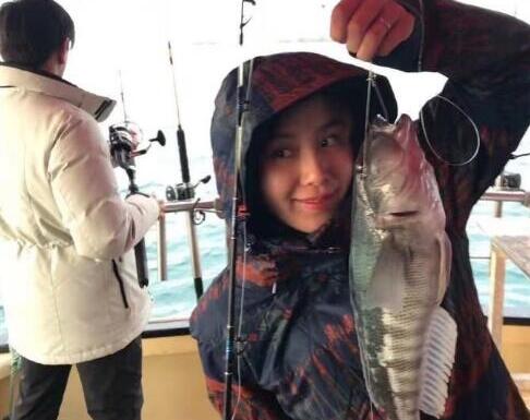 鲍鱼比脸大！吴奇隆刘诗诗海钓 网友新西兰偶遇吴奇隆刘诗诗夫妇