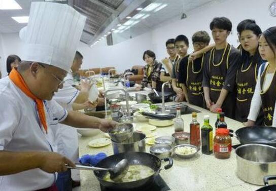 吃货福利?学生涮火锅修学分 红烧肉、糖醋排骨每周1至2道经典菜肴