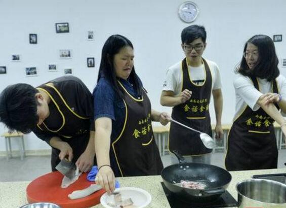 吃货福利?学生涮火锅修学分 红烧肉、糖醋排骨每周1至2道经典菜肴