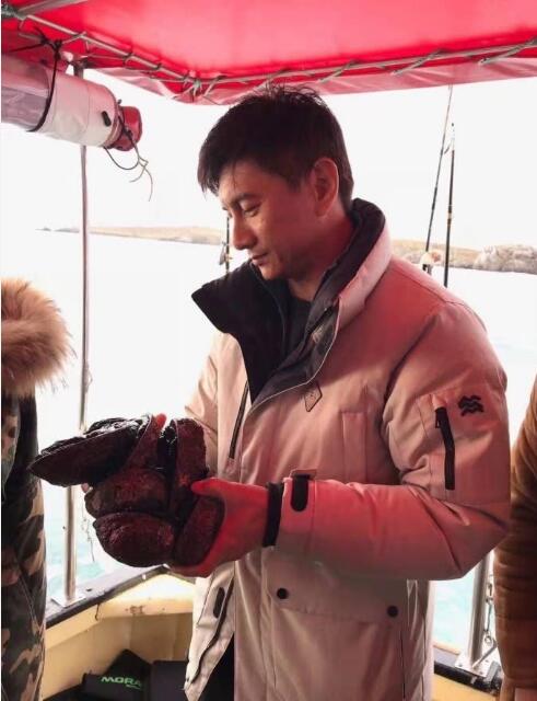 鲍鱼比脸大！吴奇隆刘诗诗海钓 高甜夫妇这是在哪里游玩？