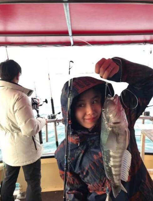 鲍鱼比脸大！吴奇隆刘诗诗海钓 高甜夫妇这是在哪里游玩？