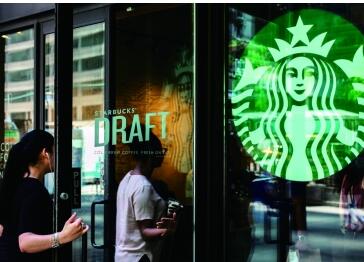 又出事?星巴克停业半天 2名非裔男子未在星巴克消费被拒使用洗手间