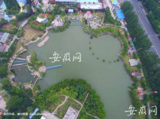 玩乐有风险！欢乐岛游客坠亡 20多岁女游客玩滑索时掉落