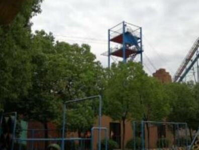 合肥：欢乐岛游客坠亡 游客被高空抛出年轻女子不行身亡