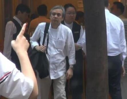 大方承认!陈嘉上承认恋情 58岁著名导演发博恋上与女演员夏沫侨