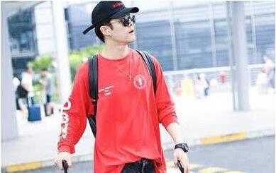 付辛博婚后首现身 哆啦A梦主题的浪漫婚礼让人记忆犹新