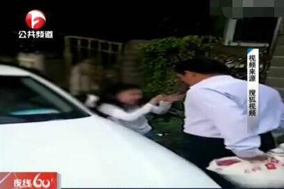 酒壮怂人胆?男子当街掌掴女儿 妇联:平时父母还是很疼爱女儿的