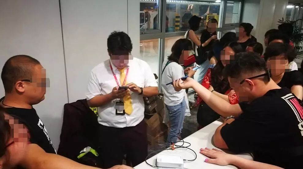 杭州飞芽庄航班因故障返航!乘客称挡风玻璃有裂纹