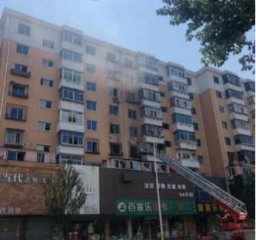沈阳一住宅楼爆炸整个阳台严重受损 爆炸发生时居民正在吃午饭