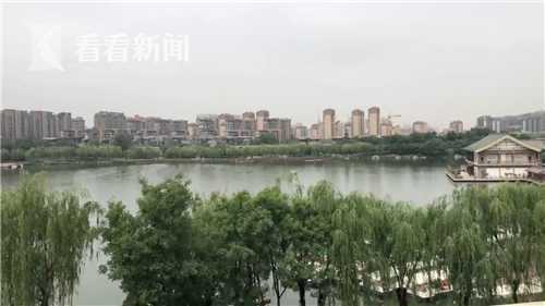 陕西一小区车位卖244万 想买190万房须随房购买两个车位