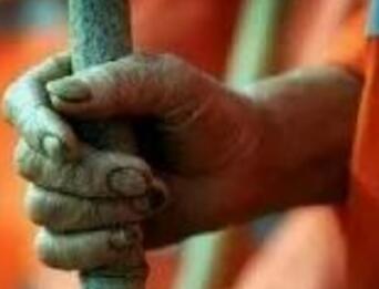 不幸的一幕!女环卫工被撞身亡