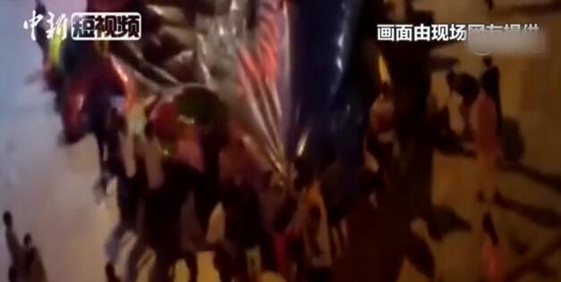 太可怜了!男童充气城堡身亡 大风掀翻游乐气垫致人死亡为何频发?