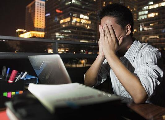 凌晨3点不回家什么梗?贩卖焦虑?努力生活的人谁不是在拼命