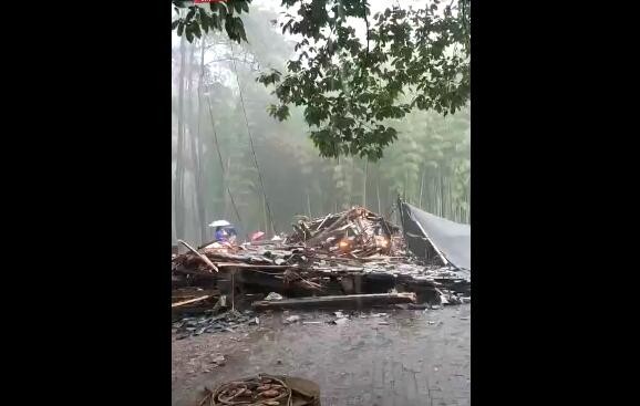 浙江木质廊亭倒塌：1人死亡1人重伤1人出院 其余7人在医院接受治疗