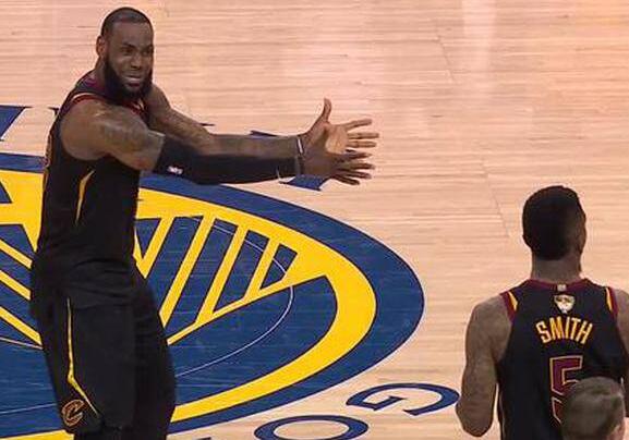 詹姆斯库里对喷  汤普森游走路线绕詹姆斯转圈对喷被一掌拨开