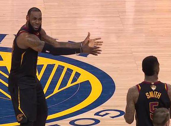 发生了什么？詹姆斯库里对喷 自始至终没有动手可以说十分克制了