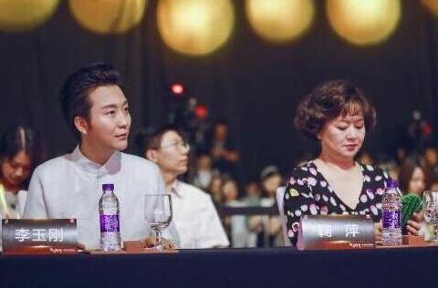 激动万分！李玉刚致敬莫言 非常崇拜莫言这样有学识的人