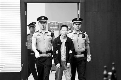 任性妄为行不通！卖房不过户获刑 “老赖”在法庭上表示悔过