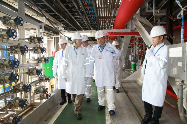 35万吨级“海上巨无霸”起航 系我国首次自主集成