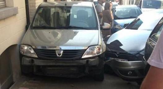 又是特斯拉！特斯拉连撞五车 汽车是自主发动的车内并无驾驶员