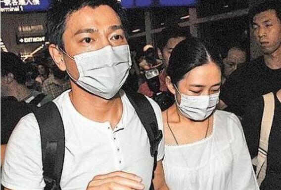 “天王嫂”朱丽倩疑再怀孕 52岁的朱丽倩知天命之年挺肚现身