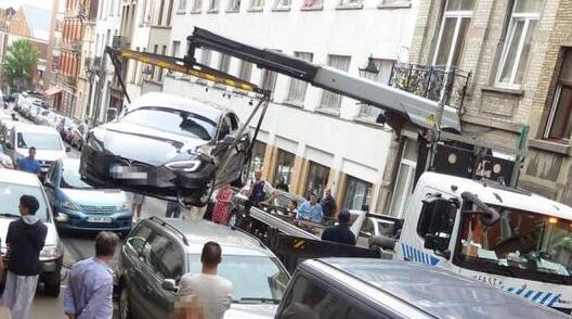 神车走下神坛？特斯拉连撞五车 特斯拉近期事故盘点