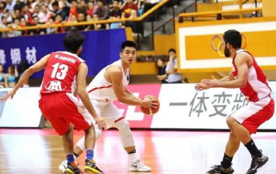 中国男篮84:73胜伊朗 关键时刻吴前靠个人能力稳定军心