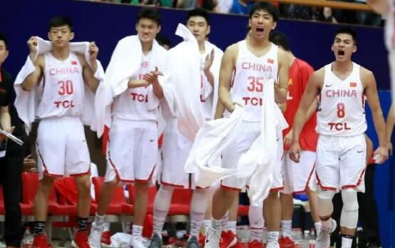 中国男篮84:73胜伊朗 关键时刻吴前靠个人能力稳定军心