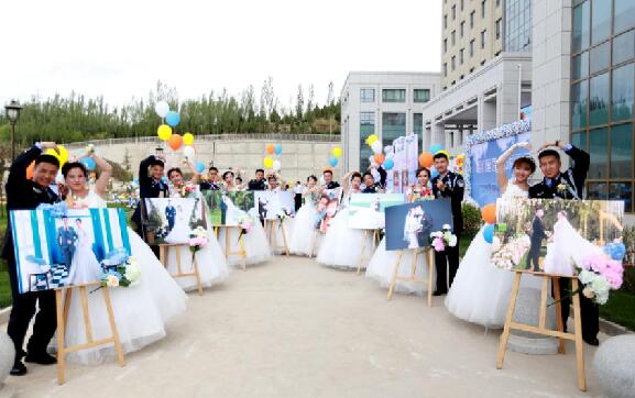 8对新人!甘肃民警集体婚礼 在民航甘肃机场公安局警营内浪漫举办