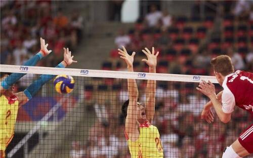 两连败！中国男排0-3波兰 过招波兰以2胜15负处于下风