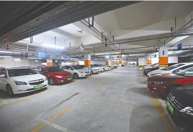 小区停车场涌进500辆“保卖车” 业主:成交易市场?