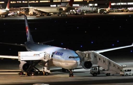 空中惊魂!大韩航空客机起火 KE2711紧急降落东京羽田机场无人受伤