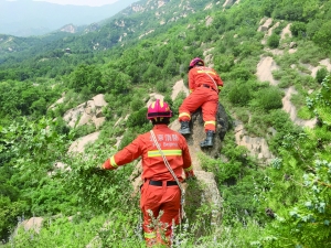 决不放弃！300人搜救驴友 女子微信发出“走错路”后便失去音讯