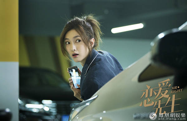 【组图】网友迪士尼偶遇江疏影 身穿米奇元素现身迪士尼十分应景