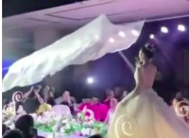 差点要了新娘性命!酷炫飞纱锁喉新娘 浪漫飞纱