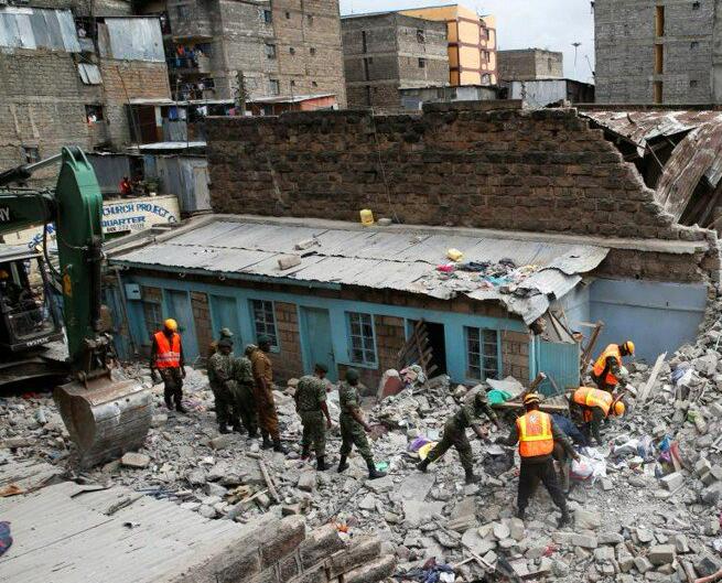 肯尼亚住宅楼倒塌致2死3伤 救援的机械设备目前无法进入现场