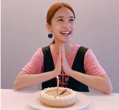 甜炸了！李荣浩庆生杨丞琳 李荣浩连4年抢第一祝贺杨丞琳