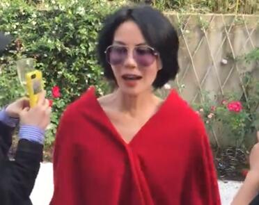 美炸了!王菲走秀 化妆室曝