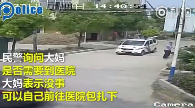 碰瓷碰到刀刃上?民警扶大妈被讹 所幸监控真实还原了事发经过