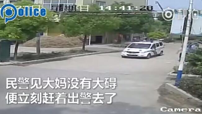 碰瓷碰到刀刃上?民警扶大妈被讹 所幸监控真实还原了事发经过