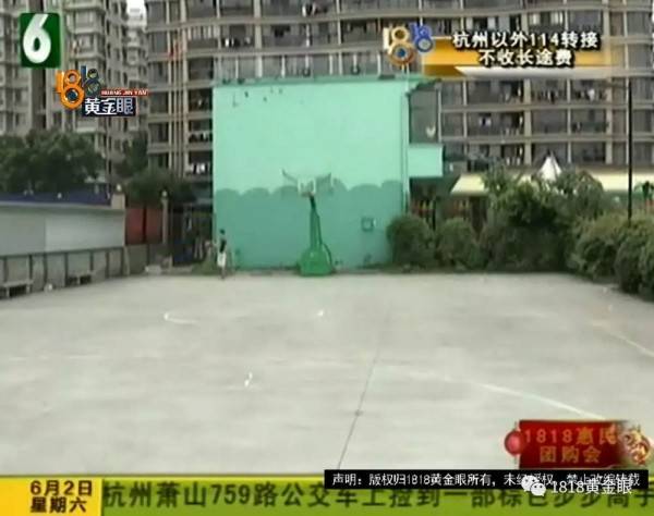 全武行!打篮球被抓成花脸 少年抓住第一个打自己的老奶奶往死里打