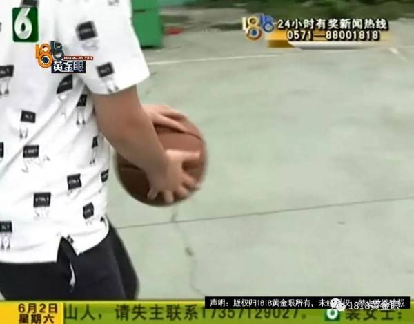 全武行!打篮球被抓成花脸 少年抓住第一个打自己的老奶奶往死里打