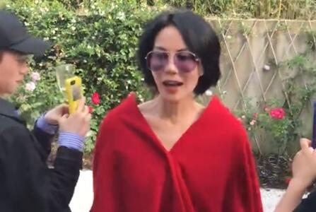 王菲走秀有超模范儿 客串时装秀还笑着要人“走开走开”