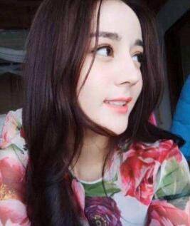 姿态轻盈！日月曝热巴庆生图 粉丝呼吁“请嫦娥姐姐转身！